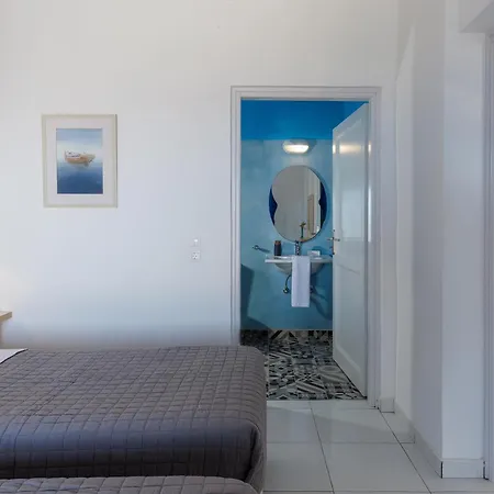 - Sleeps 5 - Private Heated Pool-parking * Pýrgos
