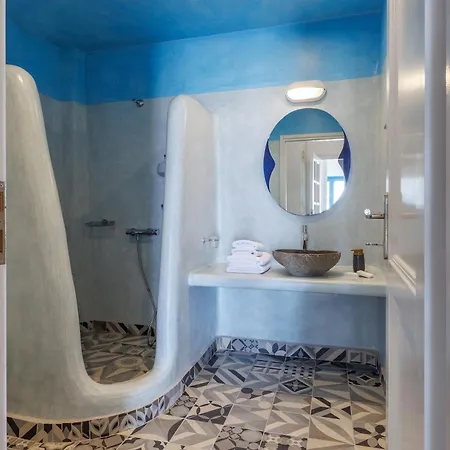 - Sleeps 5 - Private Heated Pool-parking Villa *