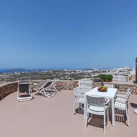 - Sleeps 5 - Private Heated Pool-parking * Pýrgos