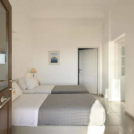 - Sleeps 5 - Private Heated Pool-parking Villa Pýrgos