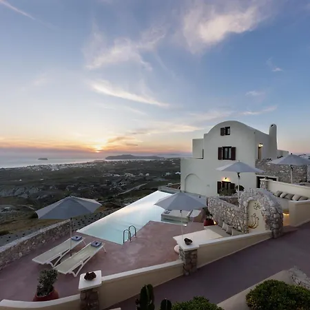 - Sleeps 5 - Private Heated Pool-parking Villa