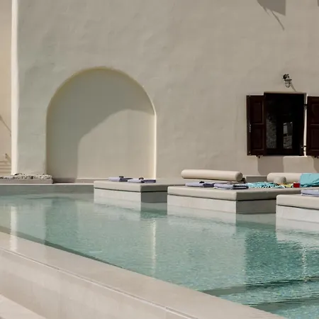 Villa - Sleeps 5 - Private Heated Pool-parking *